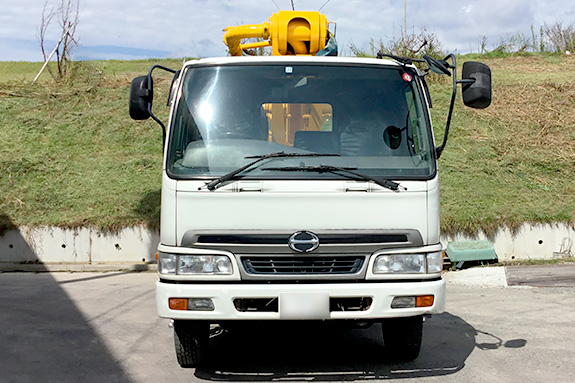 写真：4tブーム車　正面